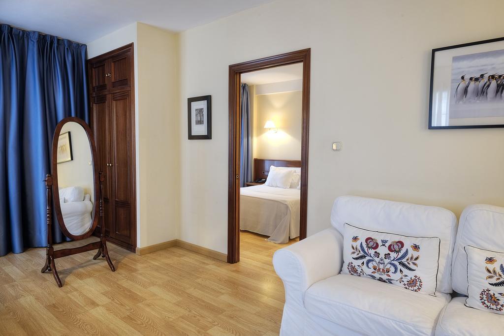 Hotel Y Apartamentos Arias Navia Buitenkant foto