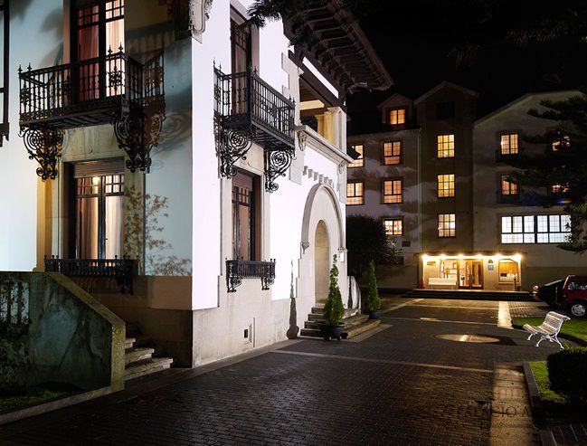 Hotel Y Apartamentos Arias Navia Buitenkant foto