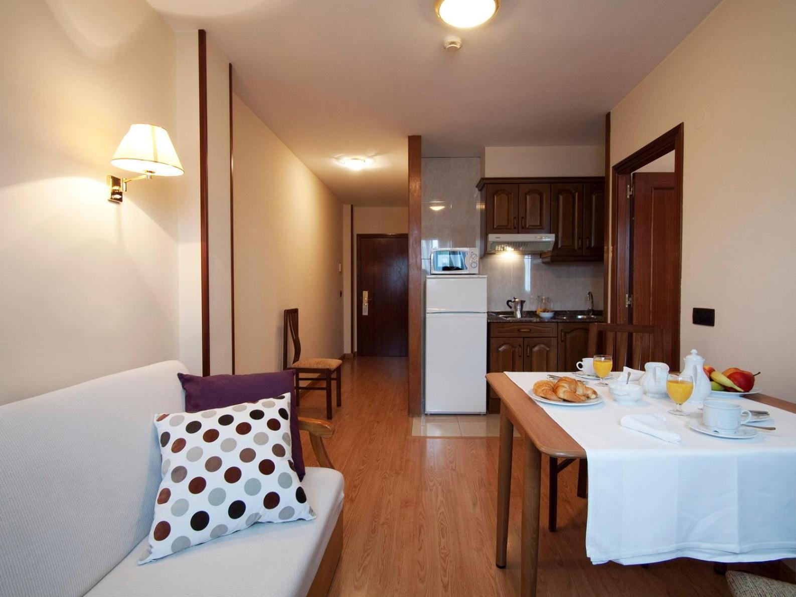 Hotel Y Apartamentos Arias Navia Buitenkant foto