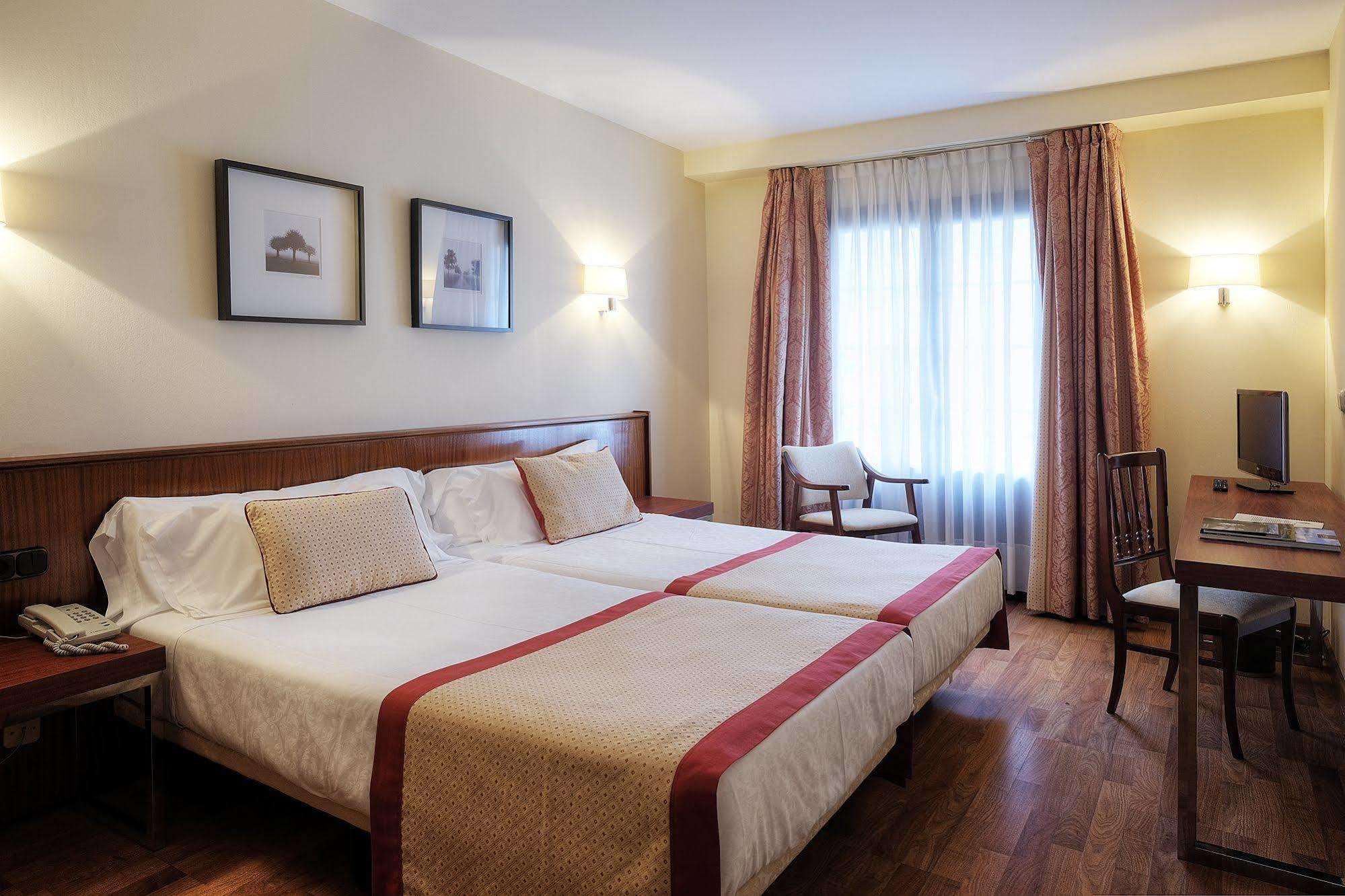 Hotel Y Apartamentos Arias Navia Buitenkant foto